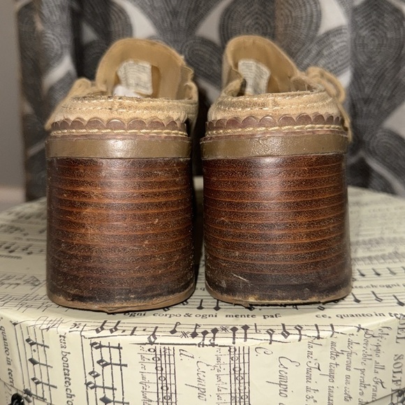 Chunky Lug Sole Suede Side Lace Up Clogs SZ 8.5 - Picture 3 of 7